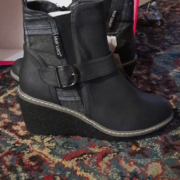 Booties - Picture 5 of 5